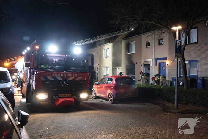 Explosie veroorzaakt woningbrand met gewonde