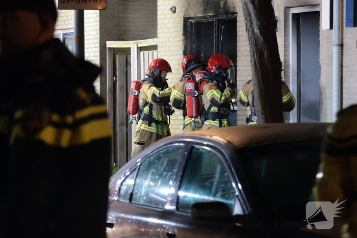 Explosie veroorzaakt woningbrand met gewonde