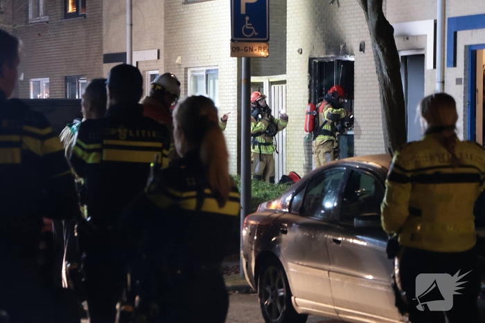 Explosie veroorzaakt woningbrand met gewonde