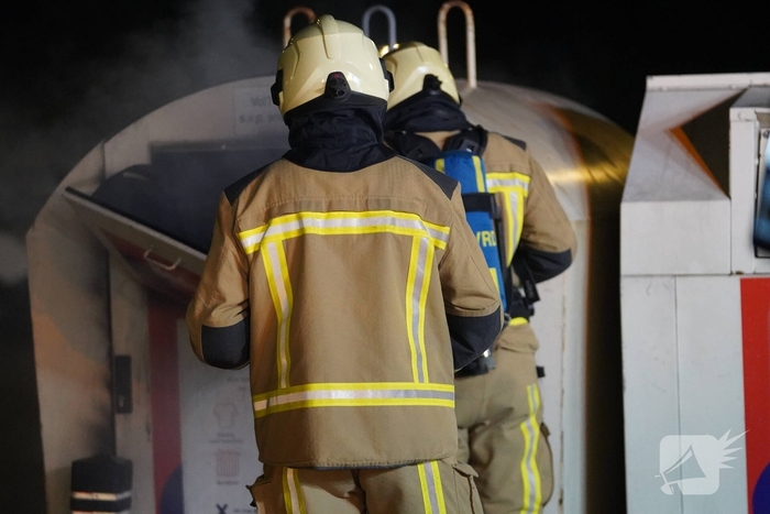 Kledingcontainer in brand gestoken tijdens nachtelijke incidenten