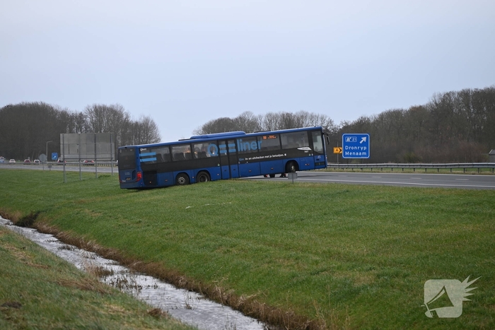 Keeractie van lijnbus op snelweg gaat fout