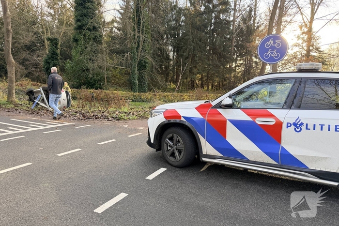Auto belandt op kant na ongeval