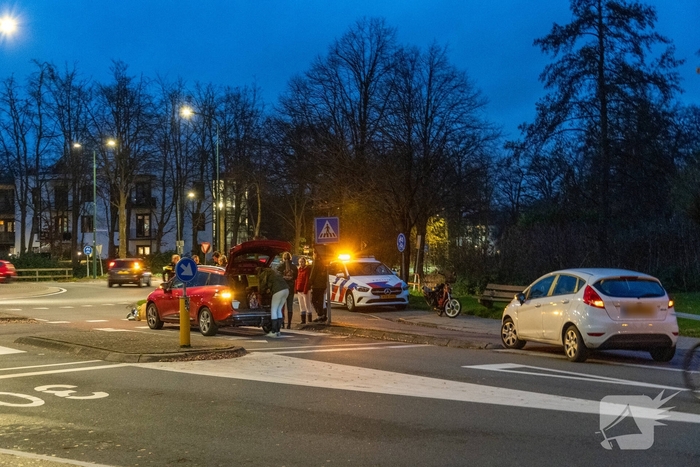 Scooterrijder aangereden bij rotonde