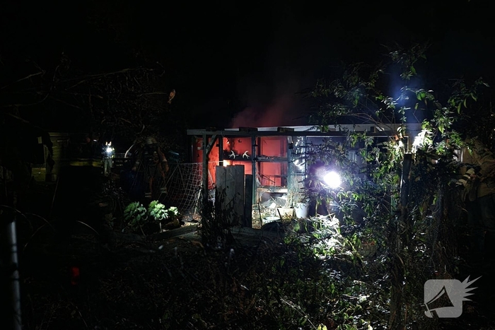 Brand verwoest kas op volkstuincomplex