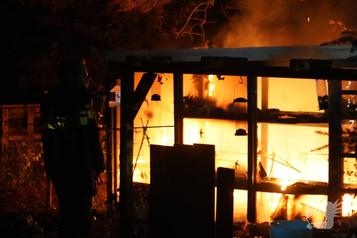 Brand verwoest kas op volkstuincomplex