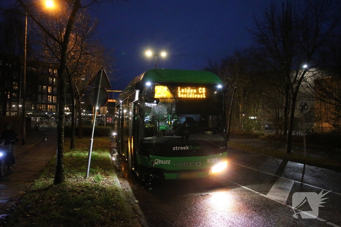 Flinke ravage na aanrijding tussen bus en bushalte
