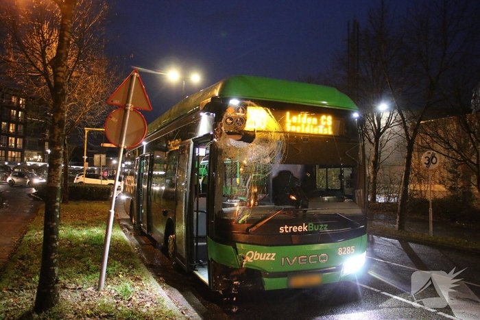 Flinke ravage na aanrijding tussen bus en bushalte