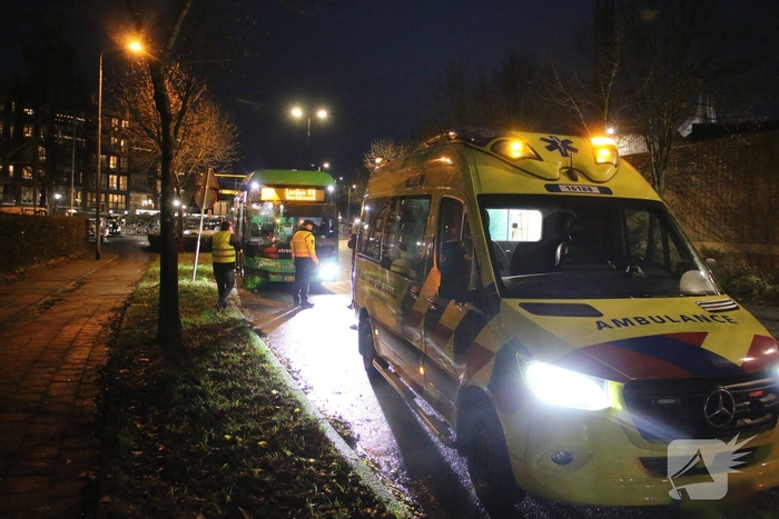 Flinke ravage na aanrijding tussen bus en bushalte