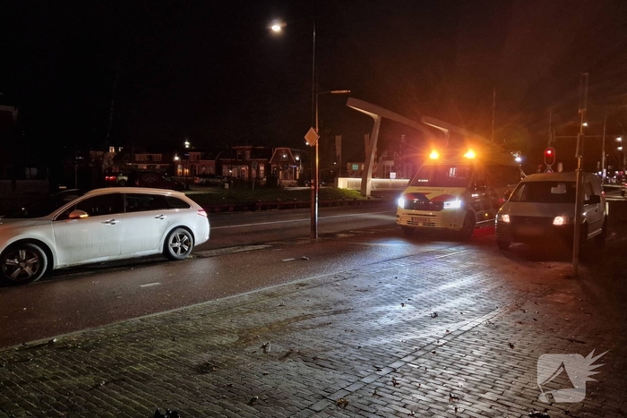 Botsing tussen voertuigen leidt tot behandeling van bestuurder