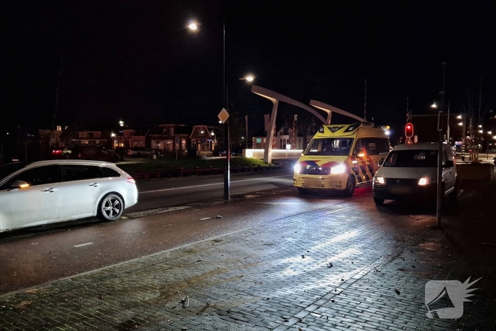 Botsing tussen voertuigen leidt tot behandeling van bestuurder