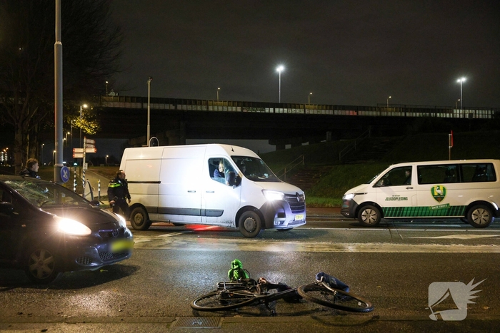 Fietser aangereden door auto