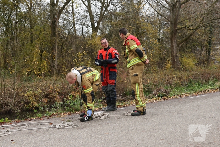 Man met scootmobiel te water
