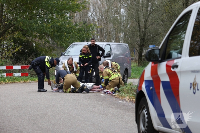 Man met scootmobiel te water