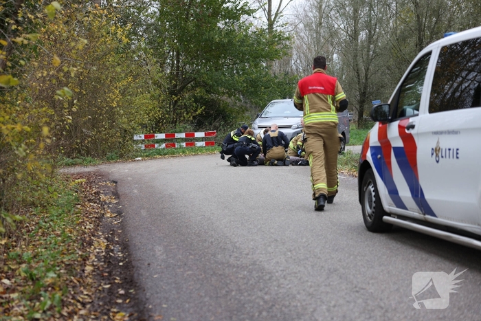Man met scootmobiel te water