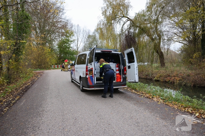 Man met scootmobiel te water