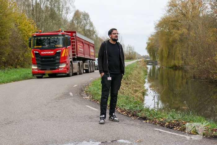 Man met scootmobiel te water