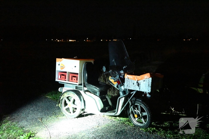PostNL scooter in water aangetroffen