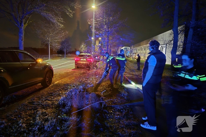 Inhaalactie eindigt in botsing met boom