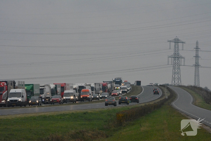 Ernstig verkeersongeval met meerdere voertuigen