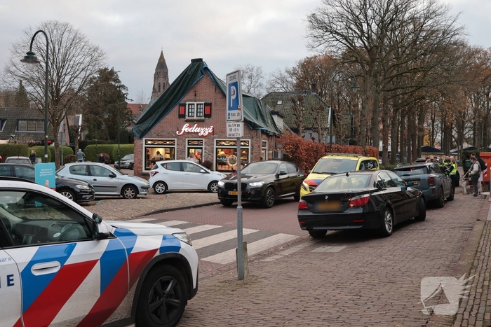 Aanrijding tussen auto en kind zorgt voor verkeersopstopping
