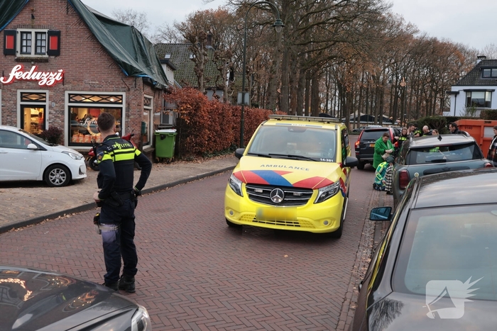 Aanrijding tussen auto en kind zorgt voor verkeersopstopping