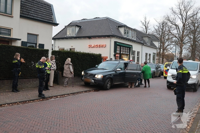 Aanrijding tussen auto en kind zorgt voor verkeersopstopping