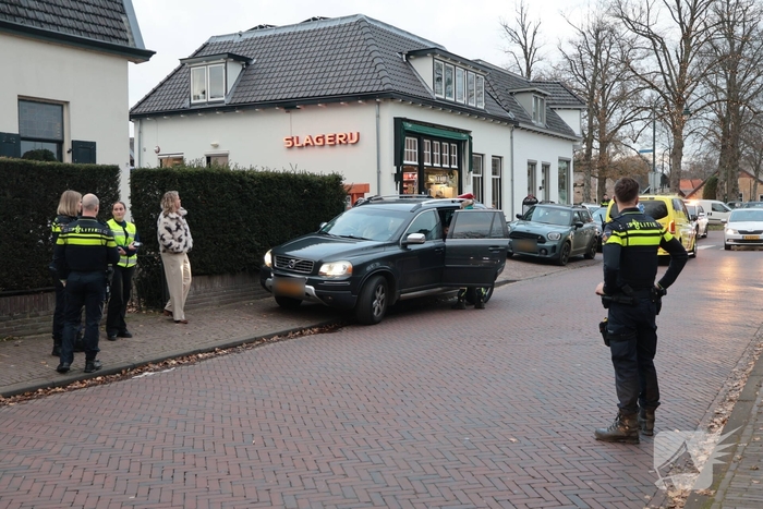 Aanrijding tussen auto en kind zorgt voor verkeersopstopping