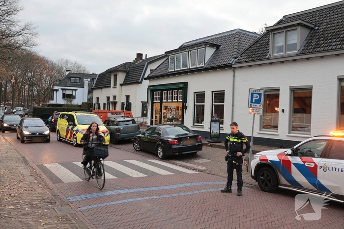 Aanrijding tussen auto en kind zorgt voor verkeersopstopping