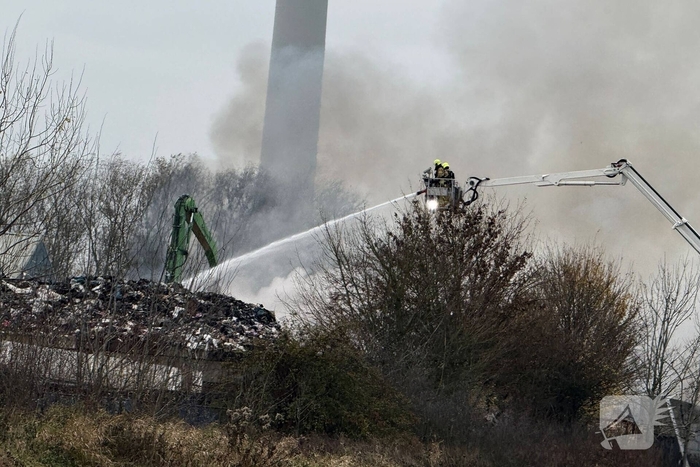 Buitenbrand in metaalbedrijf vergt grote inzet