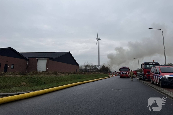 Buitenbrand in metaalbedrijf vergt grote inzet