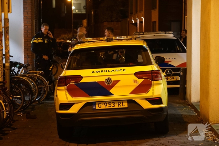 Persoon nagekeken na steekpartij in woning
