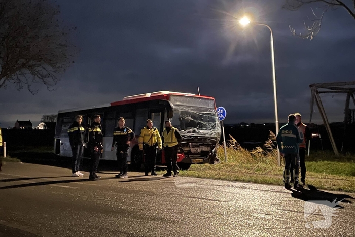 Vrouw (21) overleden na ernstig ongeval tussen lijnbus en auto