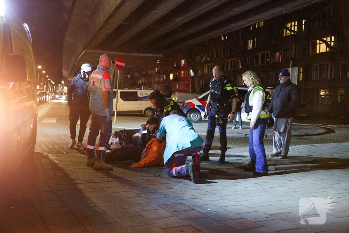 Scooterbezorger gewond na aanrijding met auto