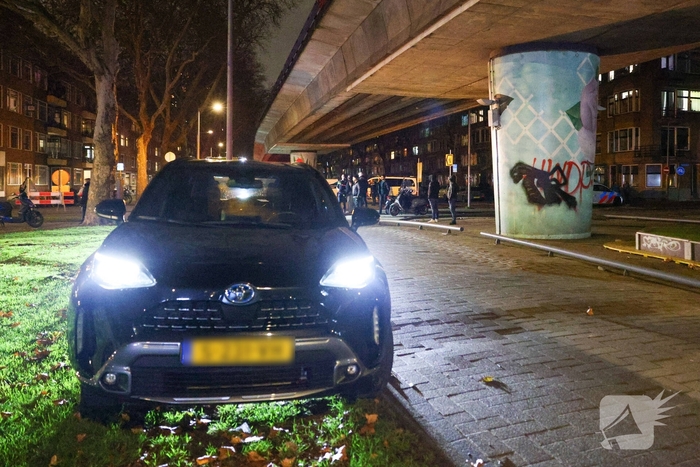 Scooterbezorger gewond na aanrijding met auto