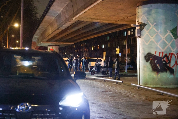 Scooterbezorger gewond na aanrijding met auto