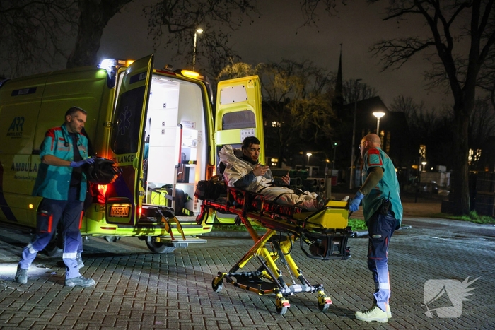 Scooterbezorger gewond na aanrijding met auto