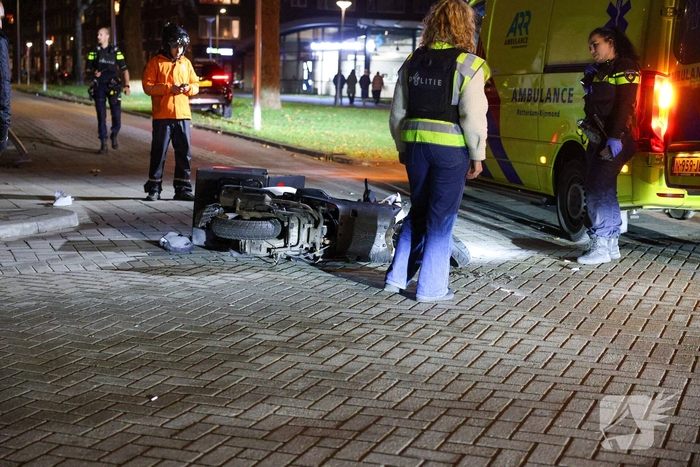 Scooterbezorger gewond na aanrijding met auto