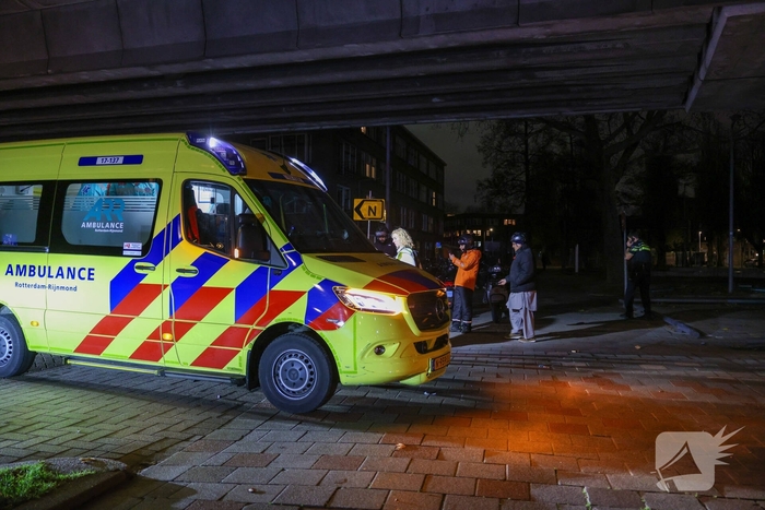 Scooterbezorger gewond na aanrijding met auto
