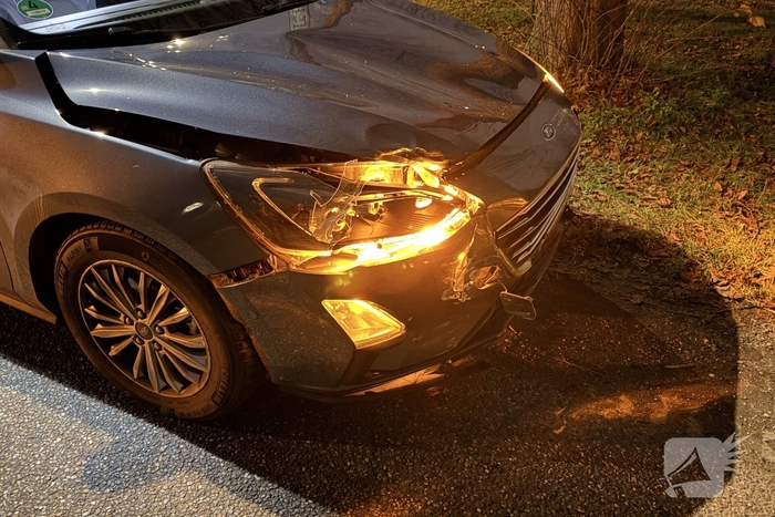 Botsing op kruising zonder gewonden