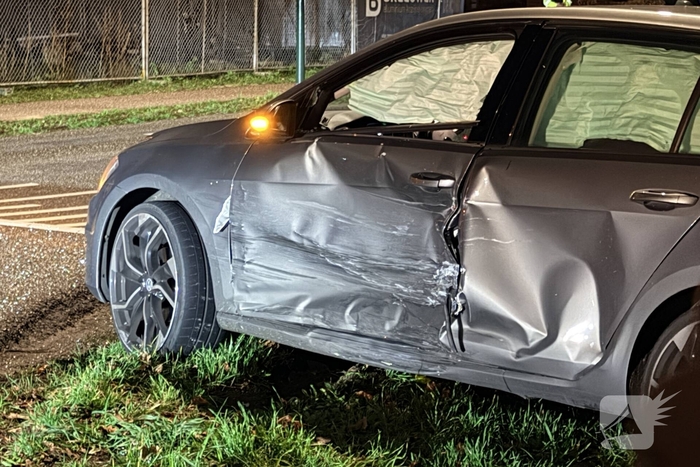 Botsing op kruising zonder gewonden