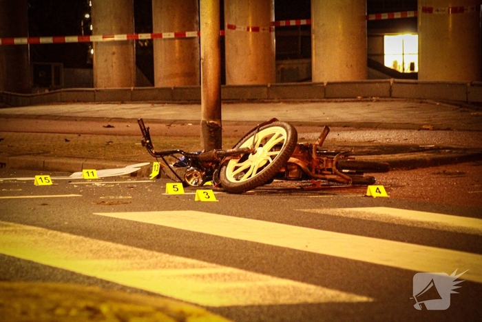 Bromfietser gewond na aanrijding met bestelbusje