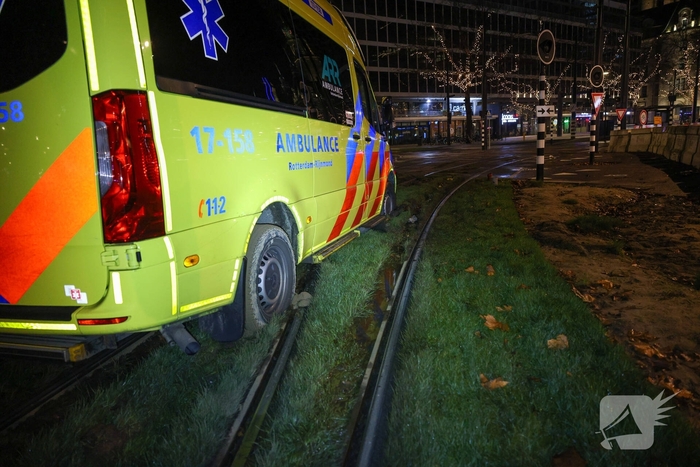Ambulance vastgelopen tijdens inzet