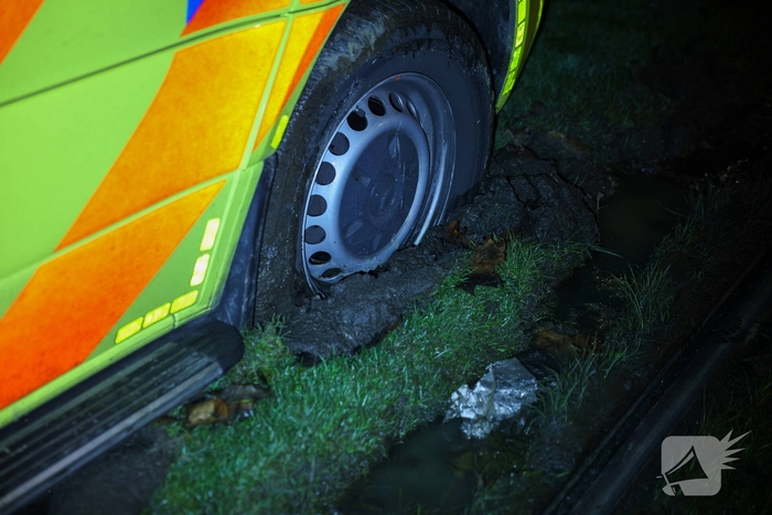 Ambulance vastgelopen tijdens inzet