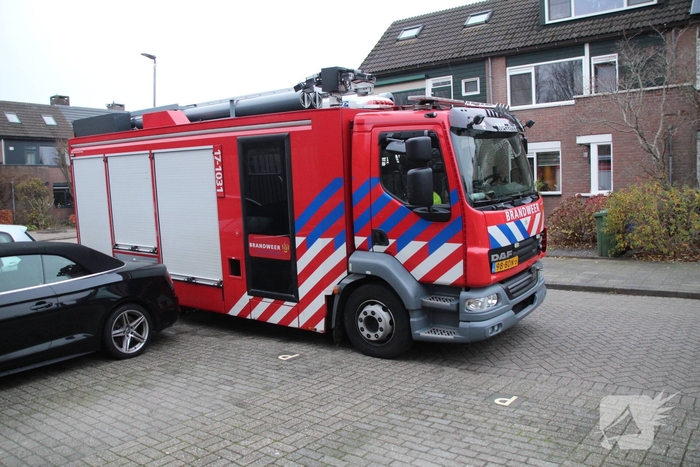 Brandweer onderzoekt vreemde geur in woning