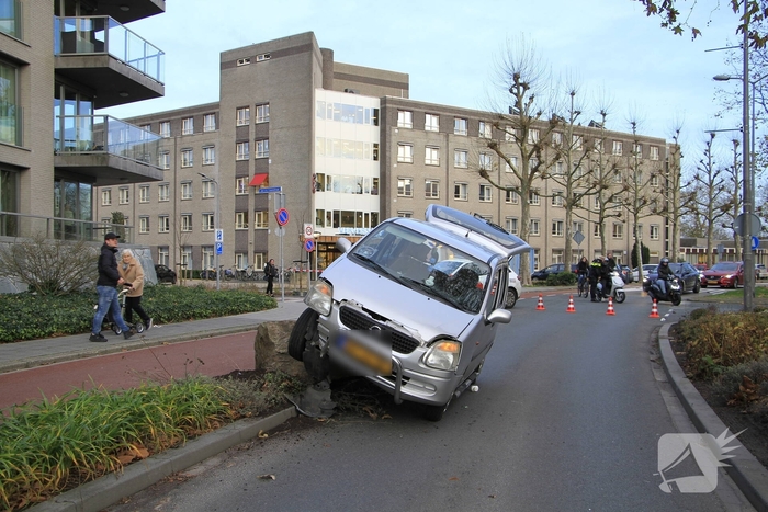 Ongeval leidt tot gewonden na aanrijding met kei