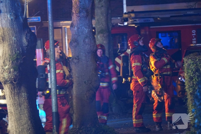 Brand op dak van woning