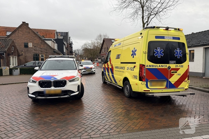 Auto belandt op kant na ongeval