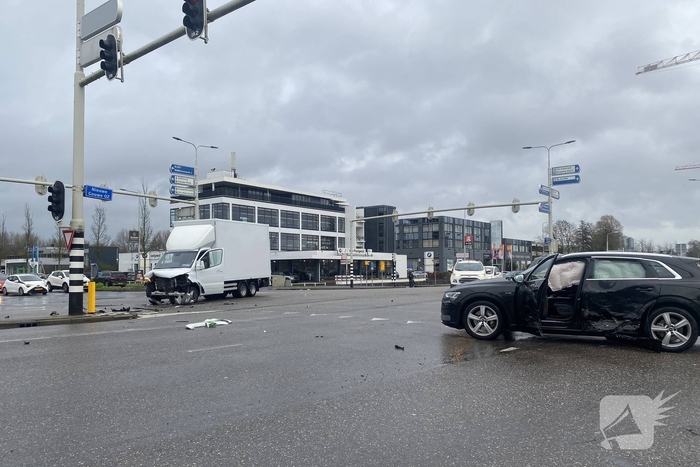 Forse schades na botsing op kruising