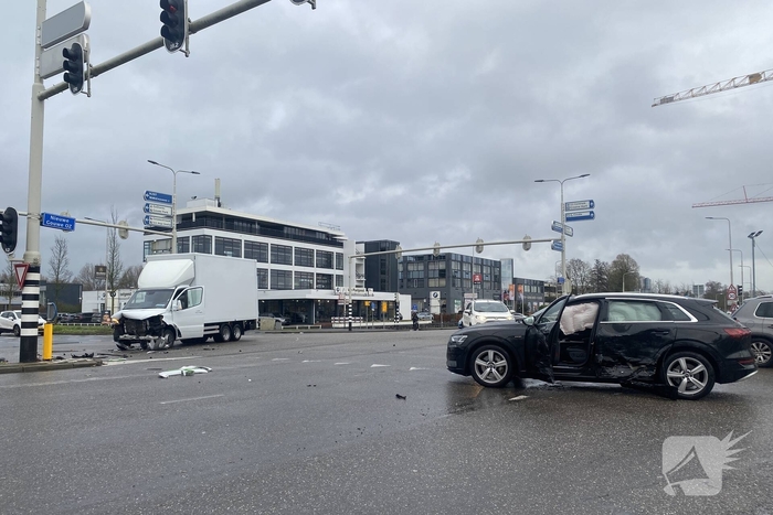 Forse schades na botsing op kruising