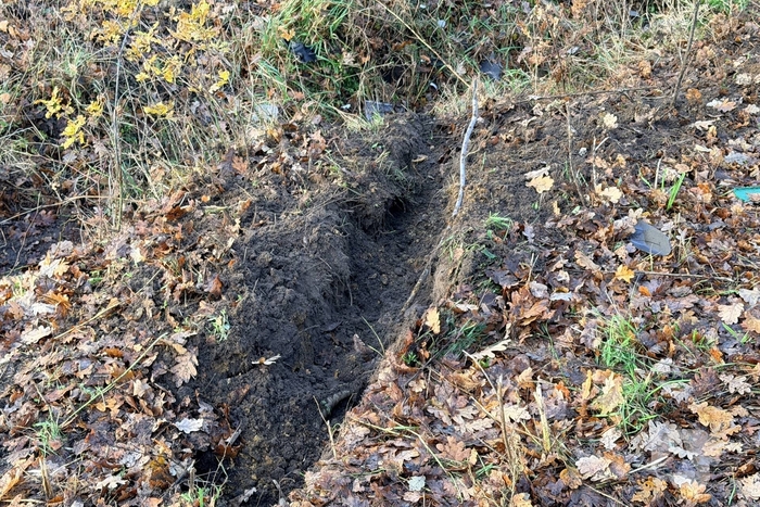 Auto belandt op kop in sloot na ongeval